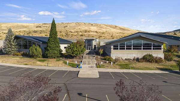 24.2 Acres of Improved Commercial Land for Lease in Klamath Falls, Oregon