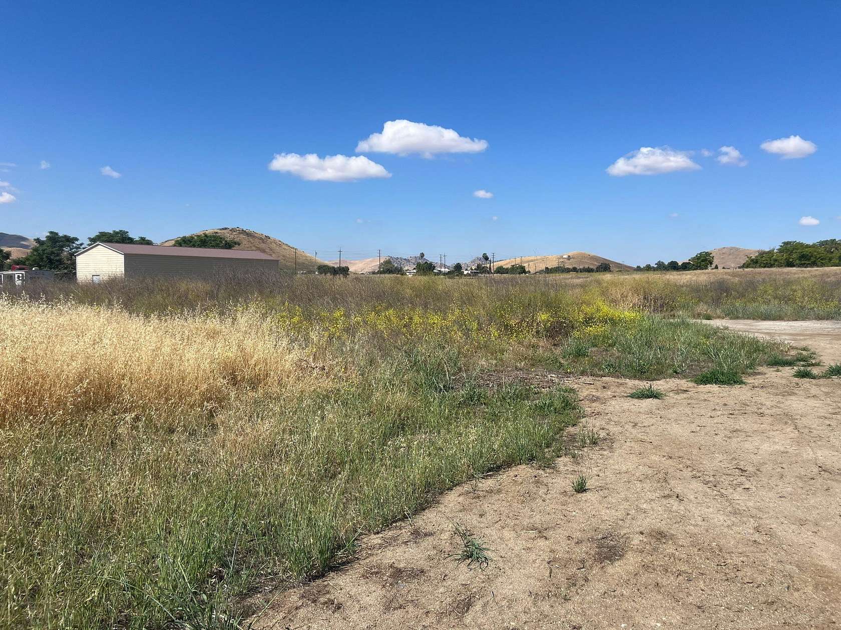 1.76 Acres of Residential Land for Sale in Springville, California