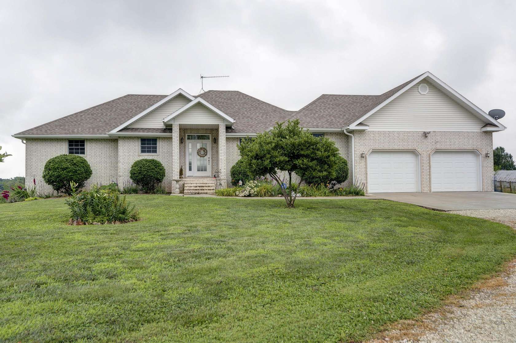 10 Acres of Land with Home for Sale in Springfield, Missouri