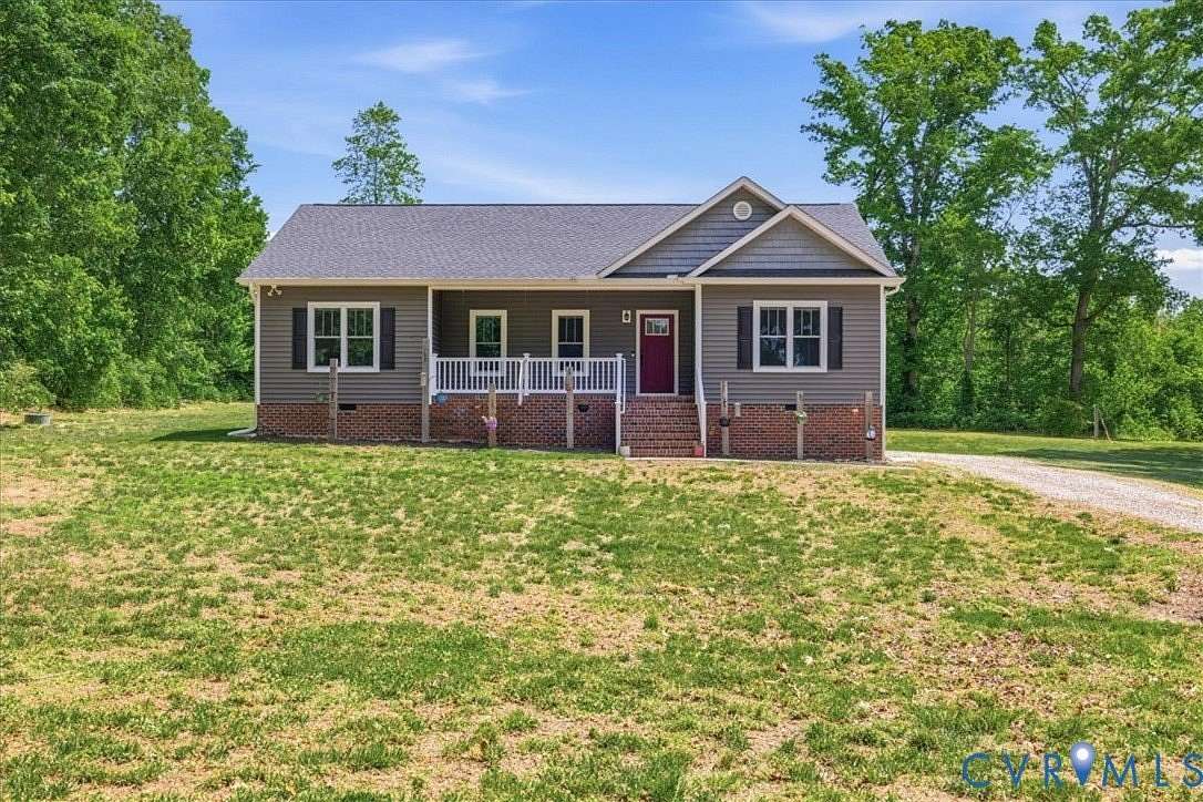 1.5 Acres of Land with Home for Sale in Dinwiddie, Virginia