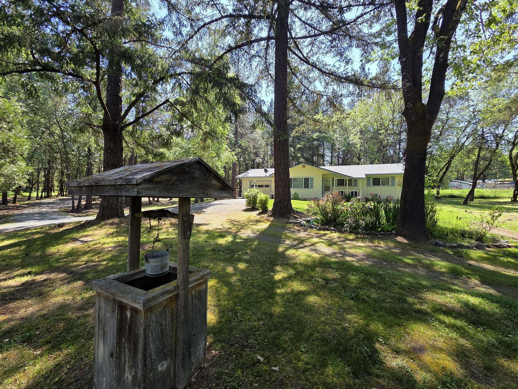 4 Acres of Land with Home for Sale in Grants Pass, Oregon