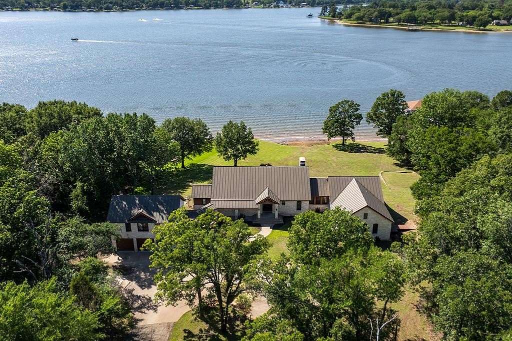 4.54 Acres of Land with Home for Sale in Malakoff, Texas