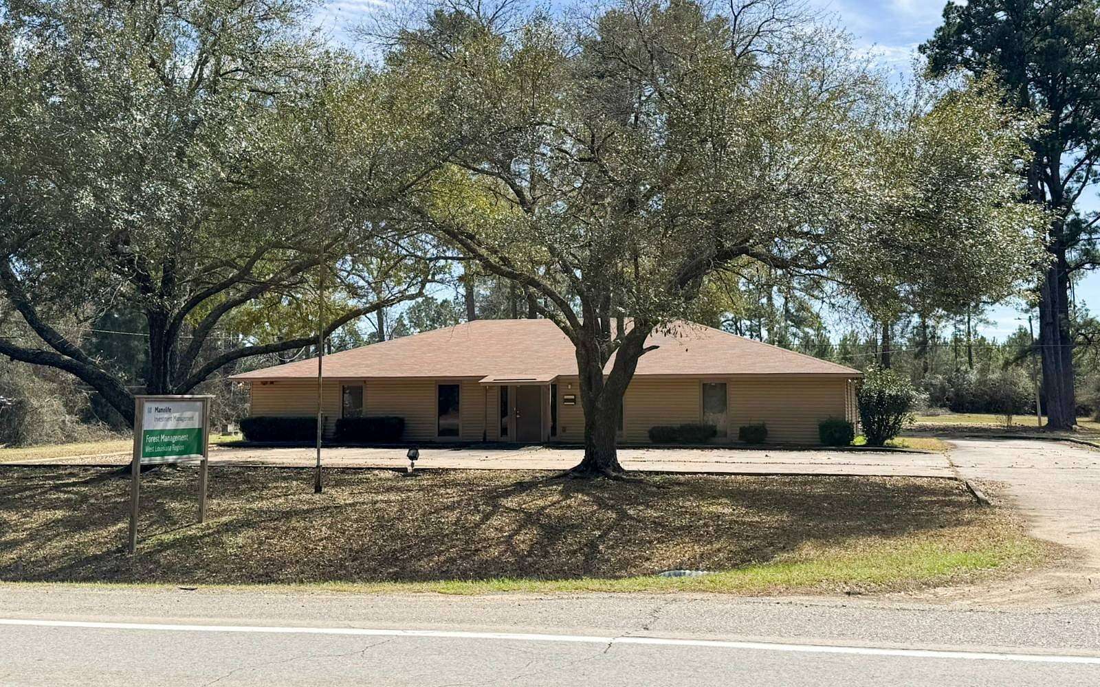 2 Acres of Improved Commercial Land for Sale in Mansfield, Louisiana