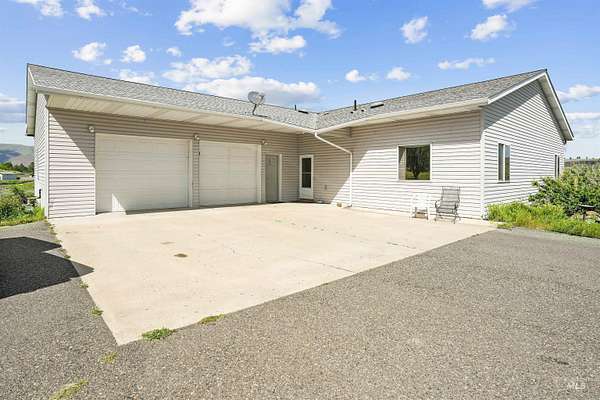 5 Acres of Land with Home for Sale in Clarkston, Washington
