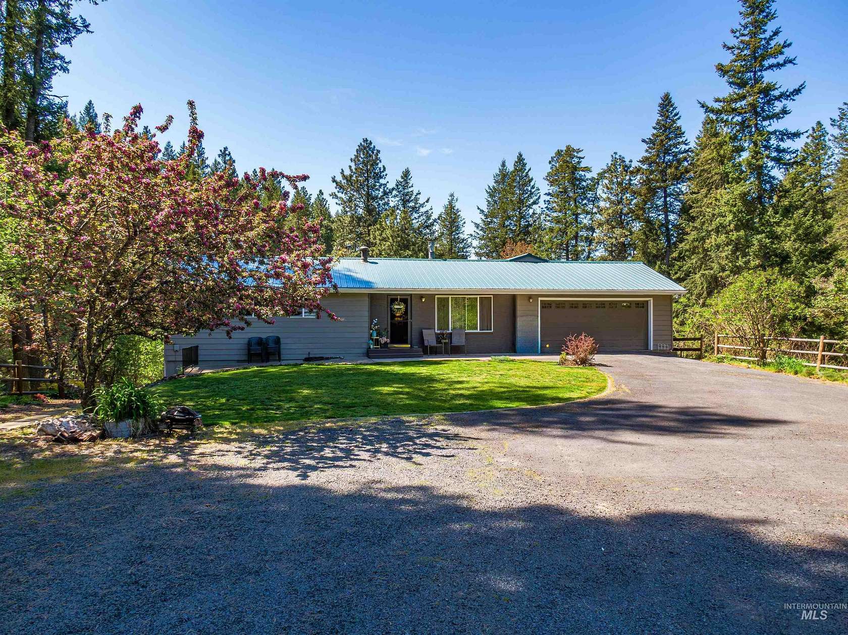 13.8 Acres of Land with Home for Sale in Moscow, Idaho