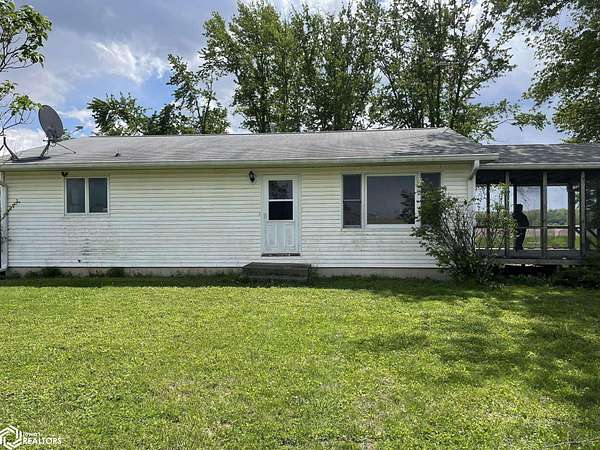 1.54 Acres of Land with Home for Sale in New London, Iowa