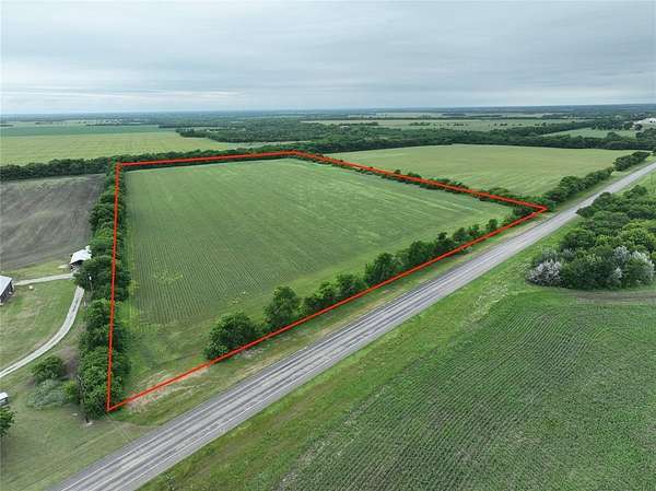 27 Acres of Commercial Land for Sale in Honey Grove, Texas
