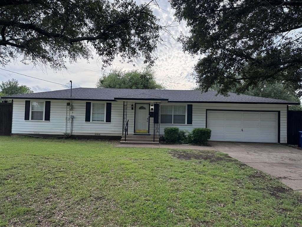 1.74 Acres of Land with Home for Sale in DeSoto, Texas