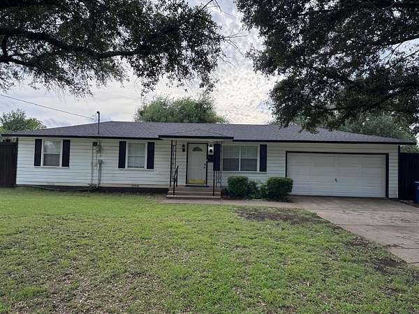 1.74 Acres of Land with Home for Sale in DeSoto, Texas