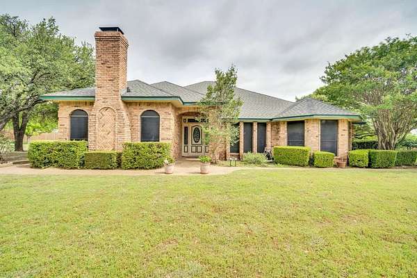 1.5 Acres of Land with Home for Sale in Midlothian, Texas