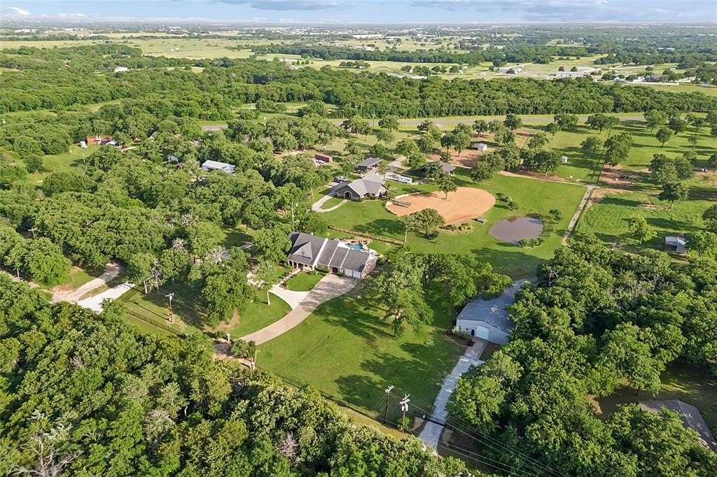19 Acres of Land with Home for Sale in Pilot Point, Texas