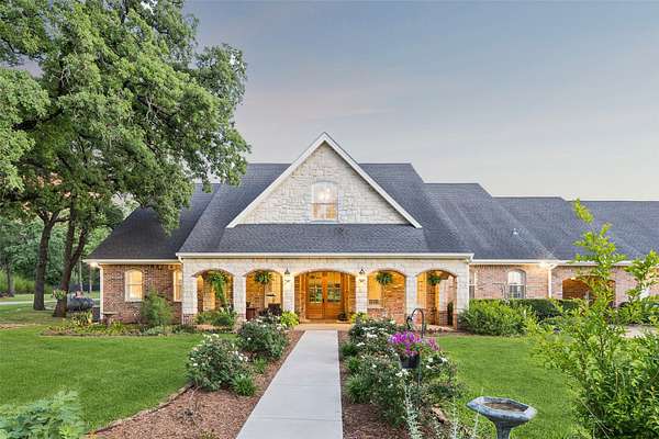 19 Acres of Land with Home for Sale in Pilot Point, Texas