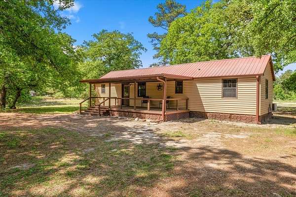6 Acres of Improved Mixed-Use Land for Sale in Quitman, Texas