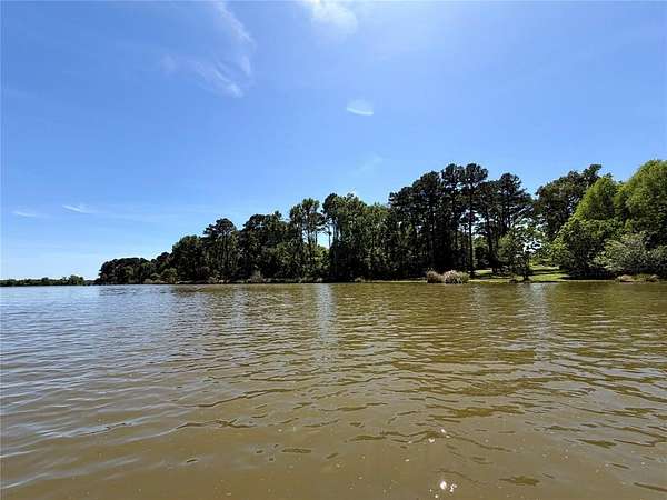 12.5 Acres of Land for Sale in Chandler, Texas