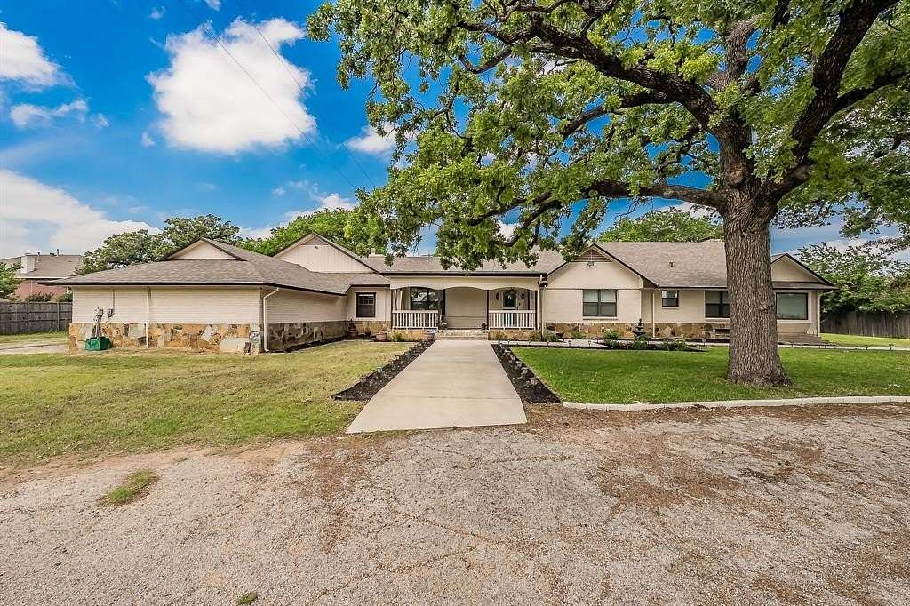 4.52 Acres of Land with Home for Sale in Denton, Texas