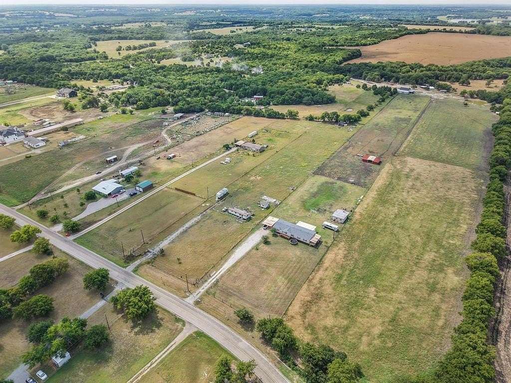 5 Acres of Land for Sale in Whitewright, Texas