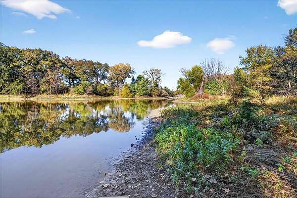 16 Acres of Land for Sale in Eustace, Texas