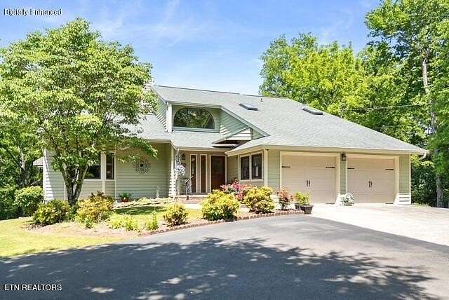 5 Acres of Land with Home for Sale in Clinton, Tennessee