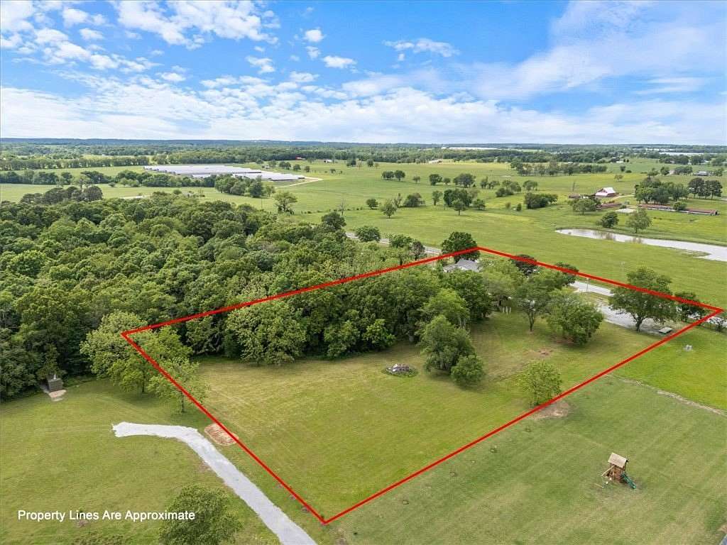4 Acres of Improved Commercial Land for Sale in Gentry, Arkansas