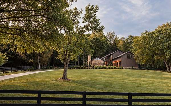 2.2 Acres of Land with Home for Sale in Franklin, Tennessee
