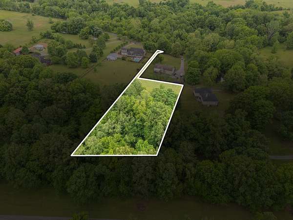 1.29 Acres of Residential Land for Sale in Cottontown, Tennessee