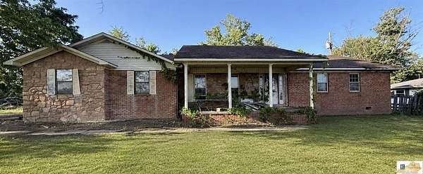 18.8 Acres of Land with Home for Sale in Summer Shade, Kentucky