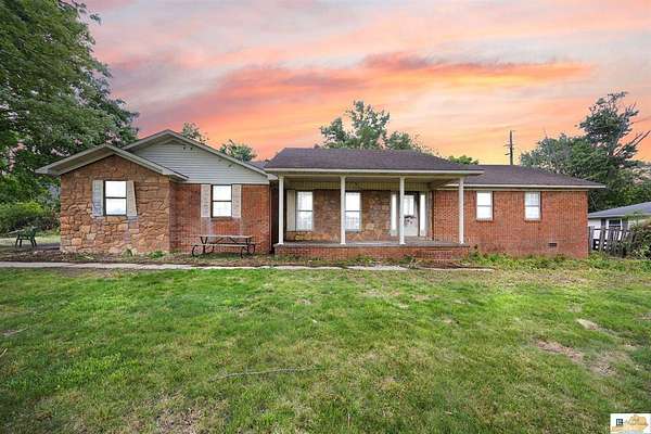 18.8 Acres of Land with Home for Sale in Summer Shade, Kentucky