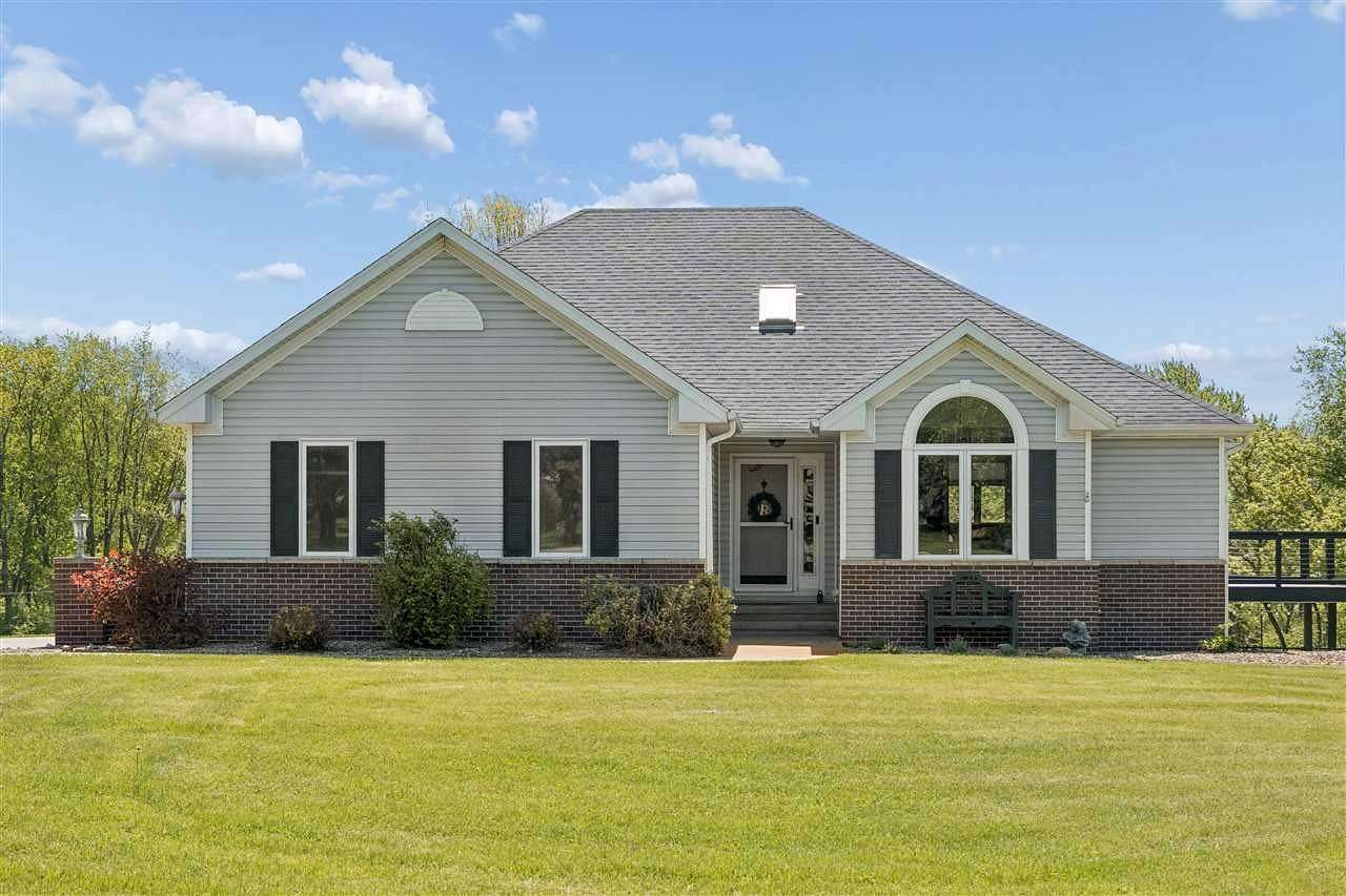 2.73 Acres of Land with Home for Sale in Solon, Iowa