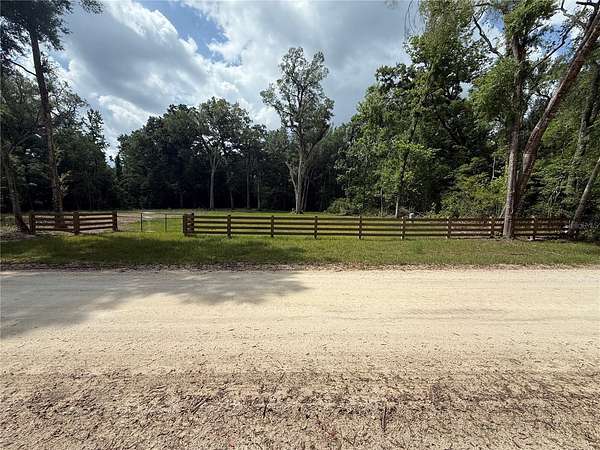 0.92 Acres of Residential Land for Sale in Branford, Florida