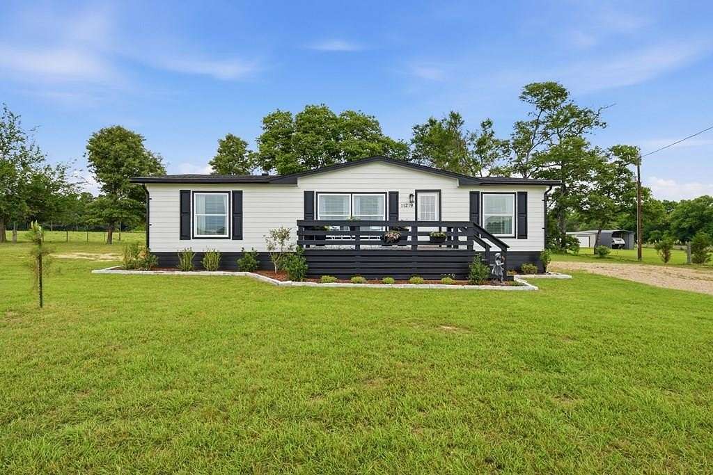 2.49 Acres of Land with Home for Sale in Murchison, Texas