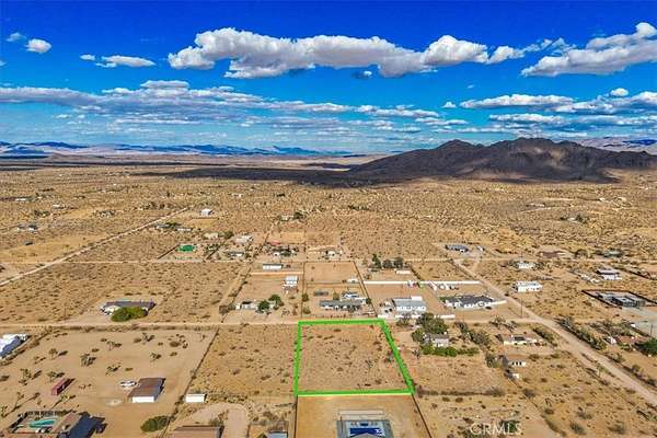 1.25 Acres of Residential Land for Sale in Yucca Valley, California