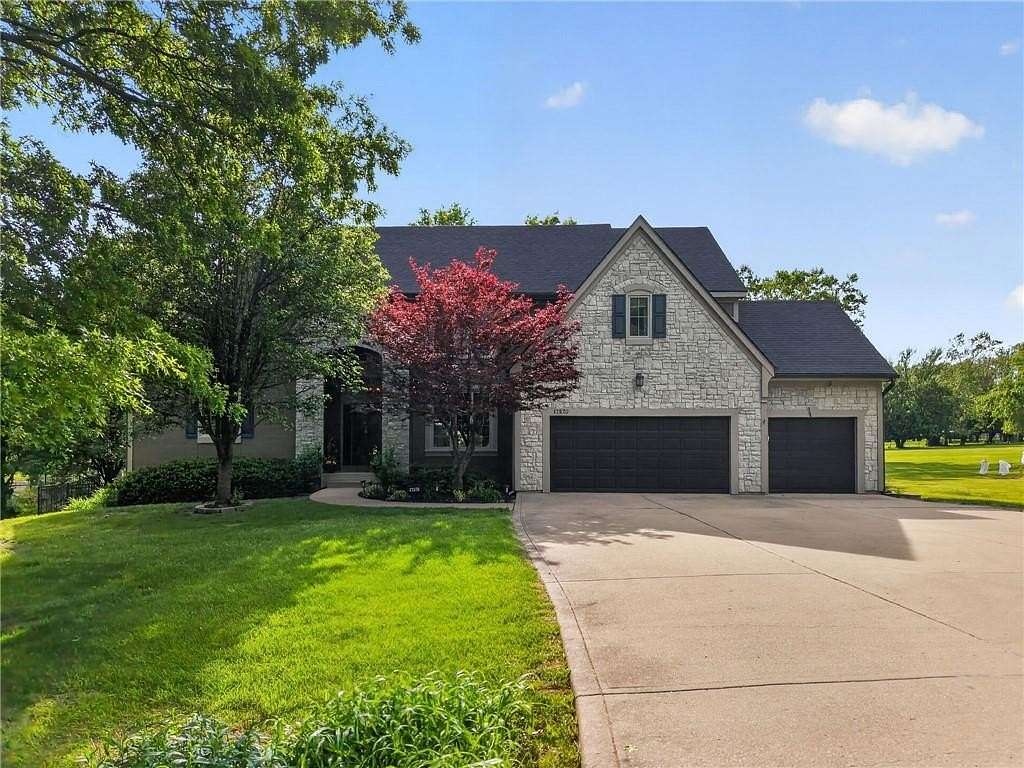 1.65 Acres of Land with Home for Sale in Overland Park, Kansas