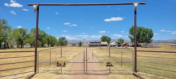 14 Acres of Land with Home for Sale in Paulden, Arizona