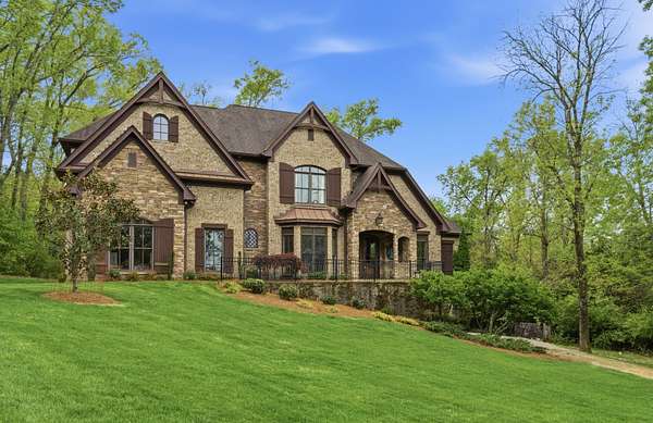 2.6 Acres of Land with Home for Sale in Brentwood, Tennessee