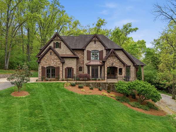 2.6 Acres of Land with Home for Sale in Brentwood, Tennessee