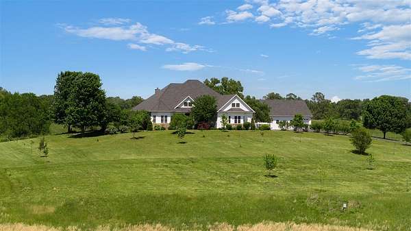 4.74 Acres of Land with Home for Sale in Bowling Green, Kentucky