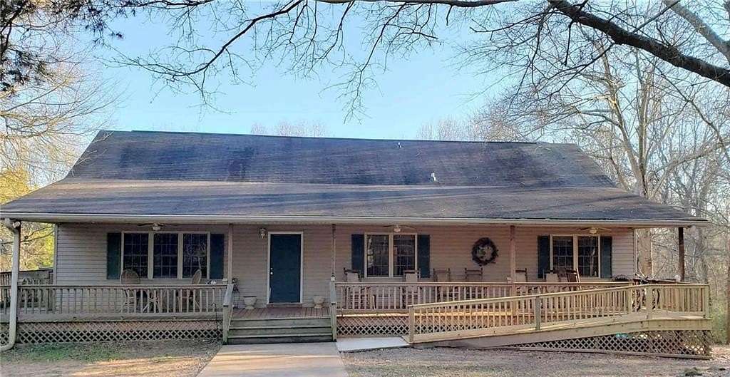 11.3 Acres of Land with Home for Sale in Dewy Rose, Georgia