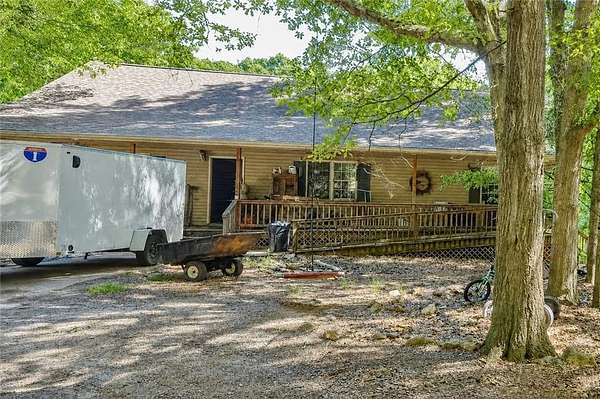 11.3 Acres of Land with Home for Sale in Dewy Rose, Georgia
