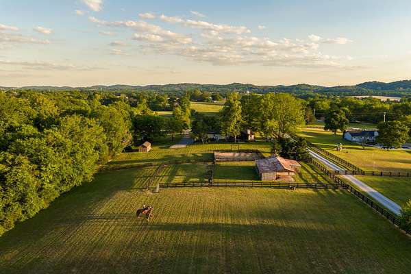 10.5 Acres of Land with Home for Sale in Franklin, Tennessee
