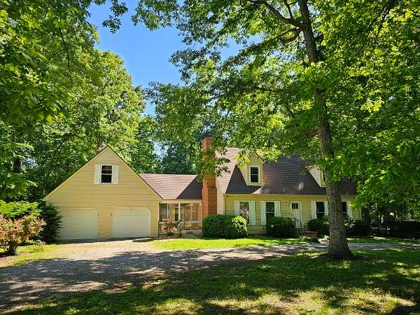 1.53 Acres of Land with Home for Sale in Hopkinsville, Kentucky