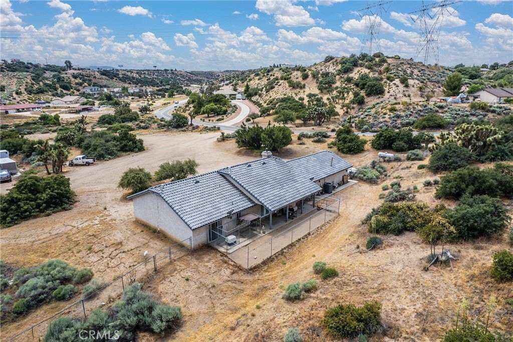 2 Acres of Land with Home for Sale in Oak Hills, California
