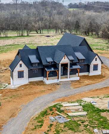 9 Acres of Land with Home for Sale in Columbia, Tennessee