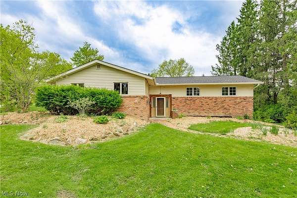 1.62 Acres of Land with Home for Sale in Russell Township, Ohio