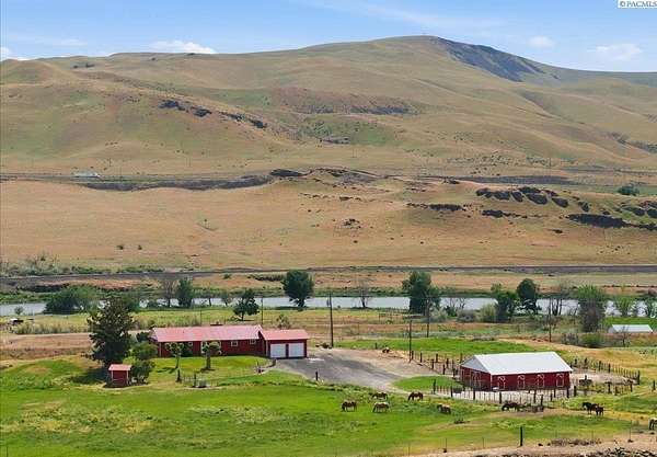12 Acres of Land with Home for Sale in Benton City, Washington