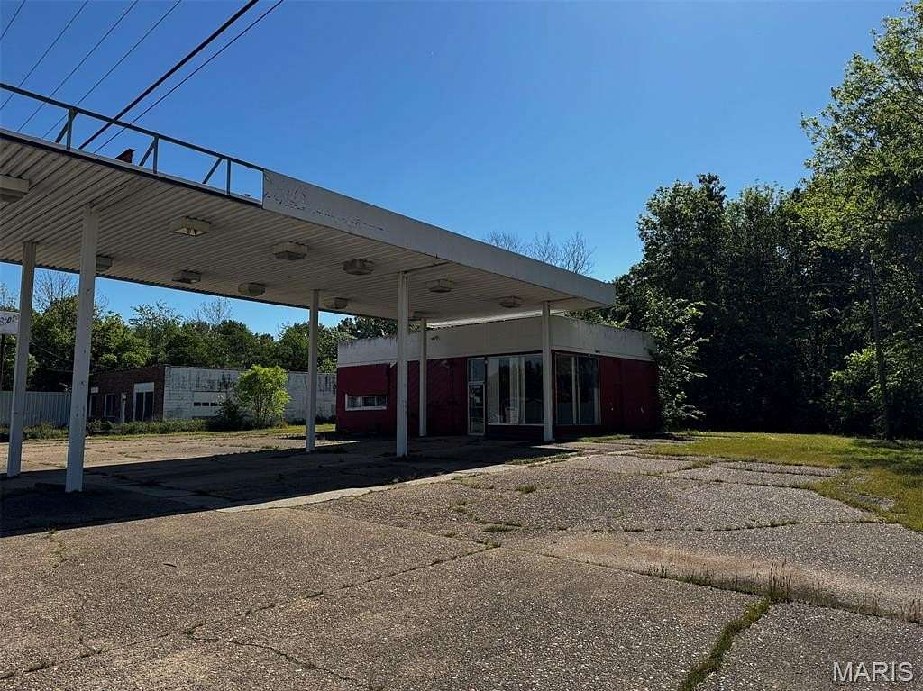 1.5 Acres of Improved Mixed-Use Land for Sale in Poplar Bluff, Missouri