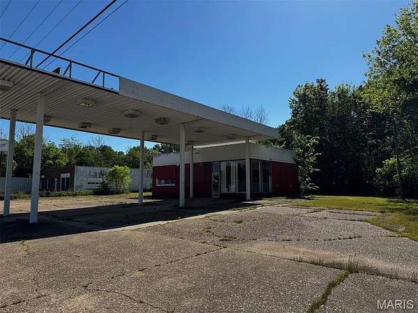 1.5 Acres of Improved Commercial Land for Sale in Poplar Bluff, Missouri