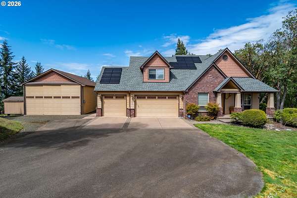2.19 Acres of Land with Home for Sale in Roseburg, Oregon