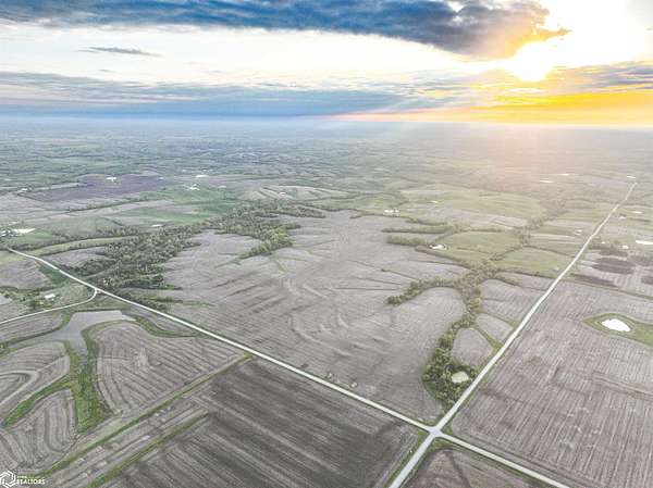 304 Acres of Land for Sale in Melrose, Iowa