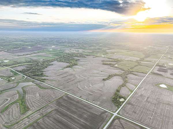 304 Acres of Land for Auction in Melrose, Iowa