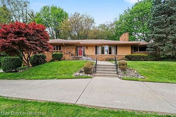 1.7 Acres of Land with Home for Sale in Bloomfield Hills, Michigan